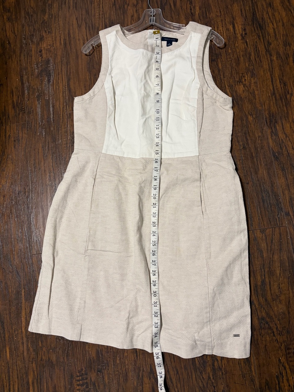 Tommy Hilfiger Two-Tone Beige and White Sleeveless Sheath Dress - Picture 4 of 10